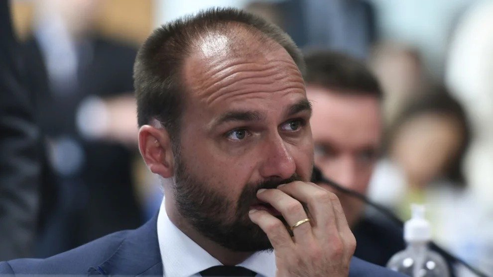 STF inicia julgamento de denúncia contra Eduardo Bolsonaro por coação no curso do processo