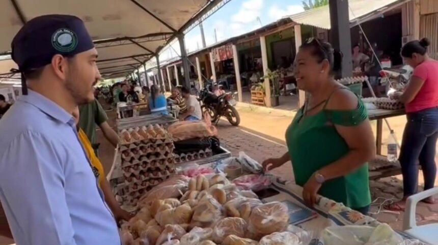 Deputado Fernando Máximo visita feira livre de Guajará-Mirim e reforça compromisso com a comunidade