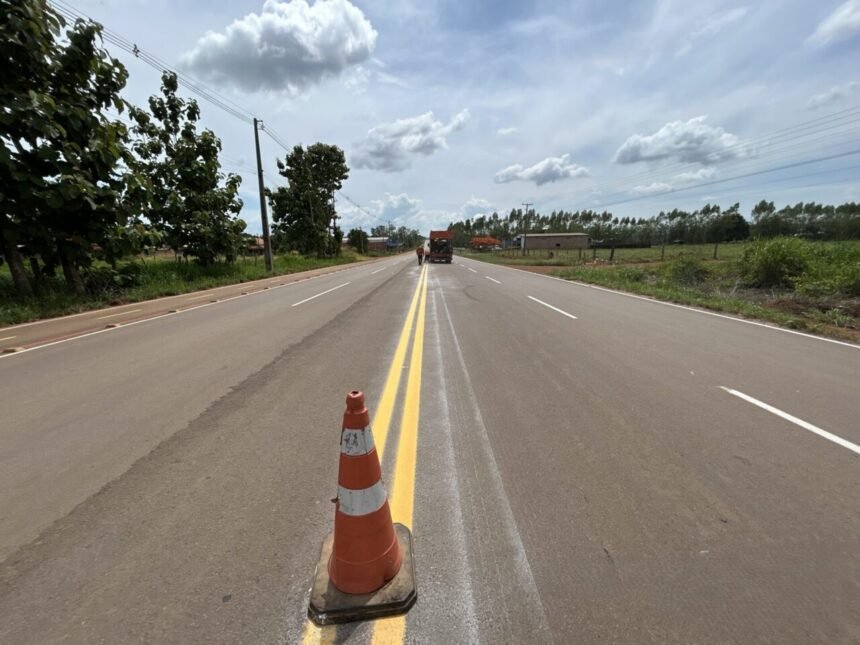 Revitalização de ciclofaixa e sinalização proporciona mais segurança na RO-481, em São Miguel do Guaporé