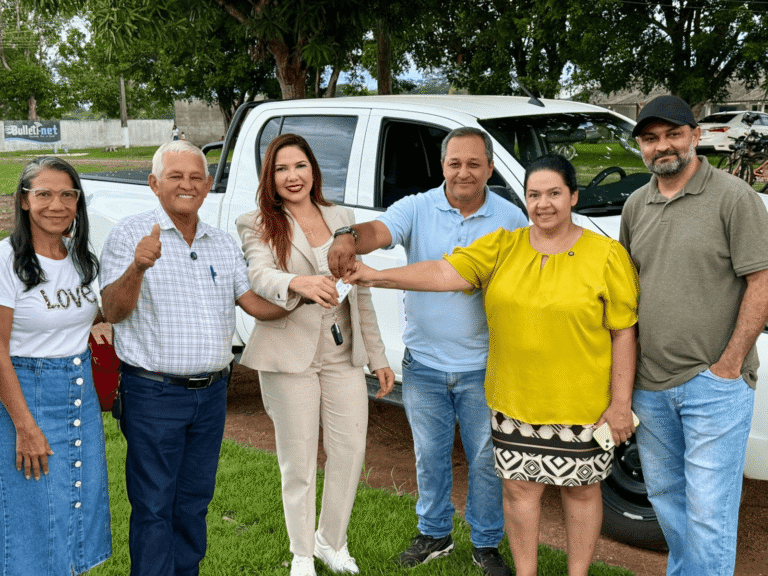 Últimas Notícias 7 Deputada federal Cristiane Lopes fortalece políticas sociais com entrega de caminhonete em Cacaulândia