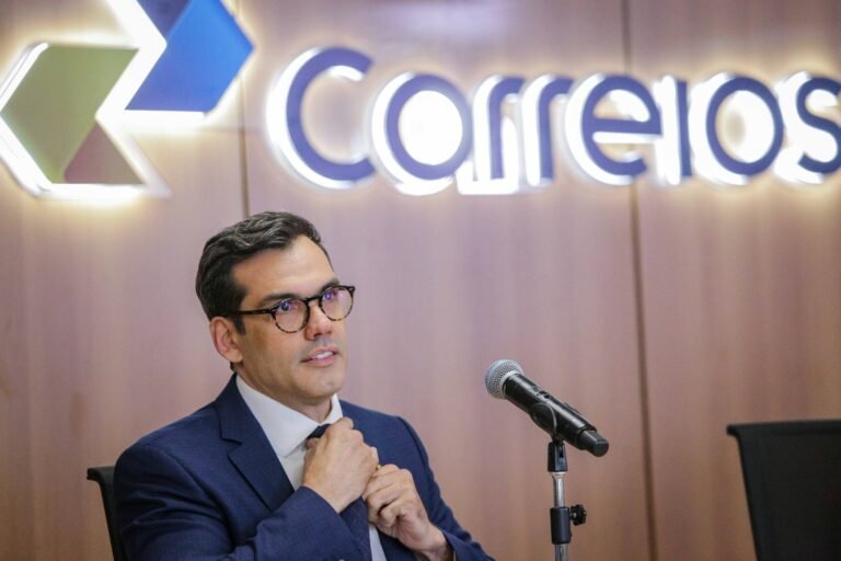 Correios prevê corte de 15 mil funcionários e fechamento de mil agências