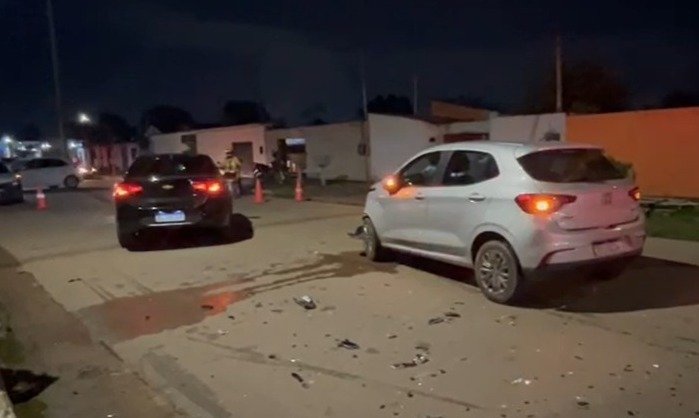 Colisão em cruzamento deixa duas pessoas feridas e motorista preso por embriaguez em Porto Velho