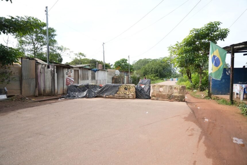 População insiste em circular em área interditada do Canal Santa Bárbara