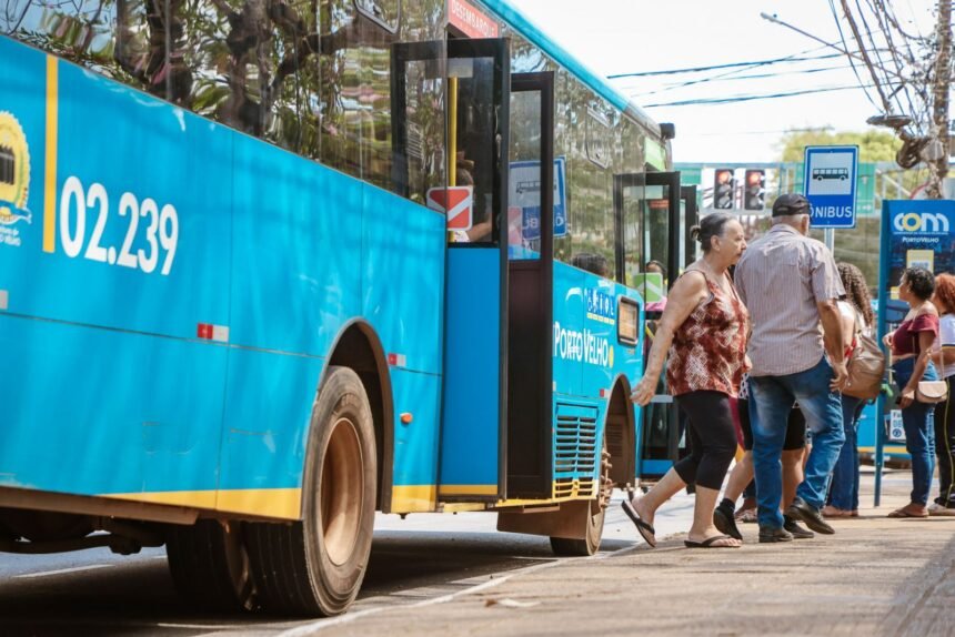 Semtran ajusta frota de ônibus durante recesso escolar e universitário