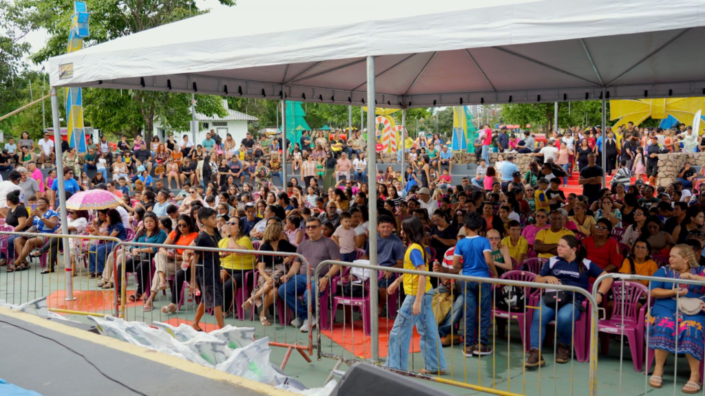 Prefeitura entrega mais de mil bicicletas aos alunos da rede municipal que tiraram as melhores notas