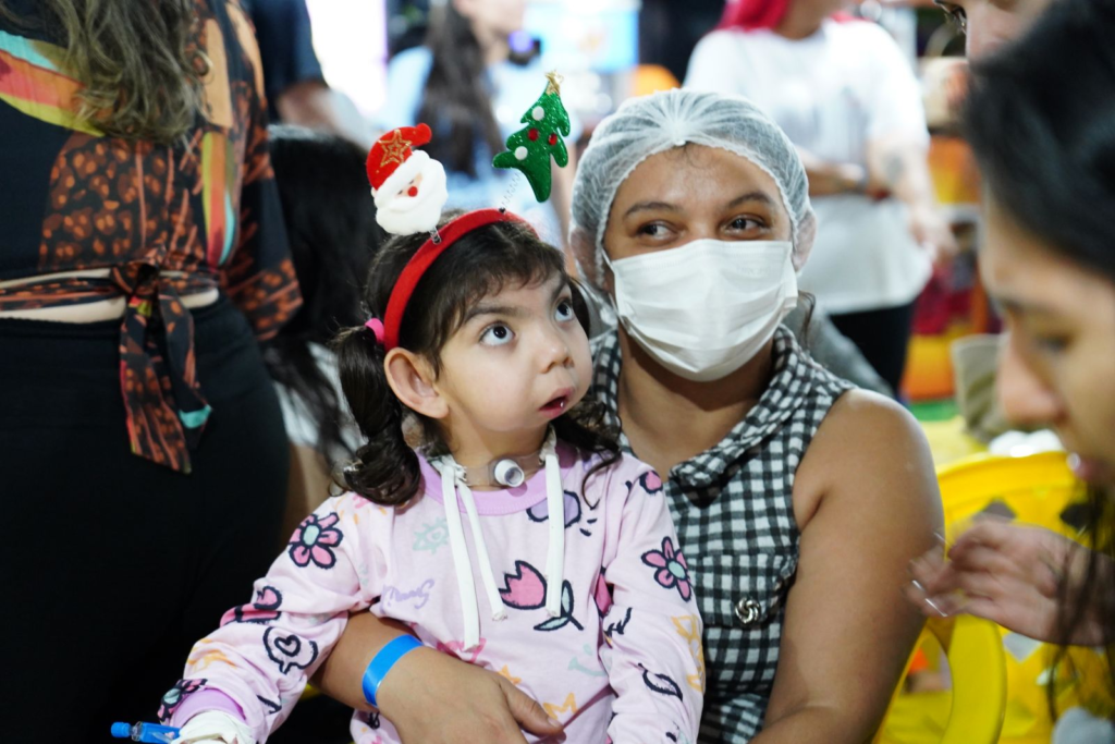 Crianças do Cosme e Damião participam de programação do Natal Porto Velho Luz