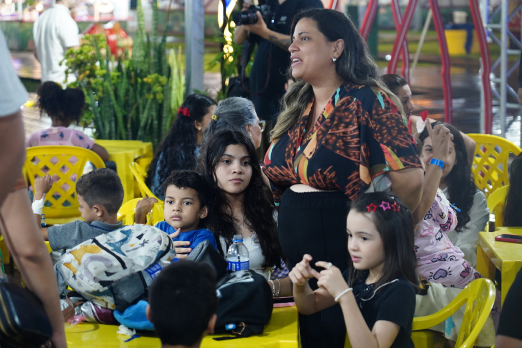 Crianças do Cosme e Damião participam de programação do Natal Porto Velho Luz