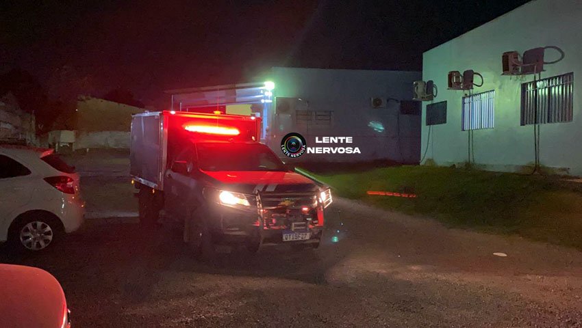 Homem morre esfaqueado pela vizinha durante discussão com a esposa na zona leste da capital