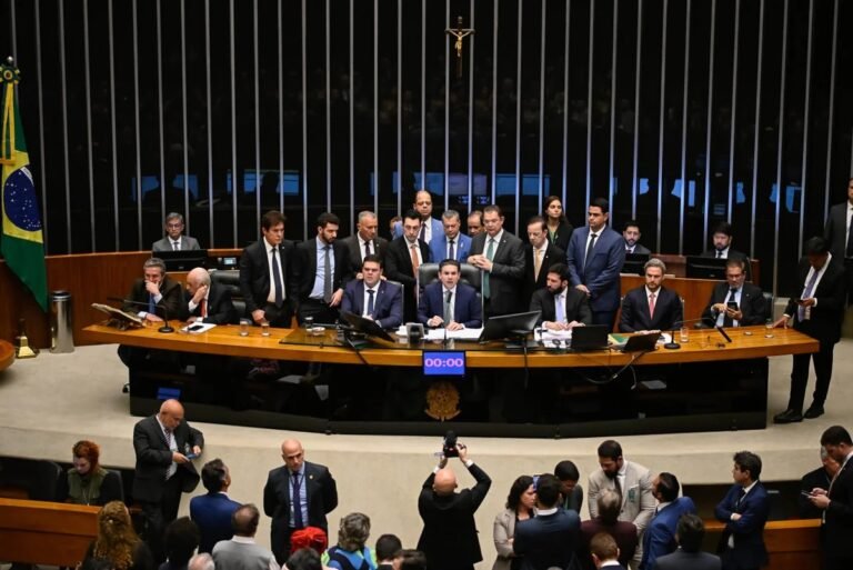 Votação da Dosimetria teve recado de Bolsonaro e conversas com STF