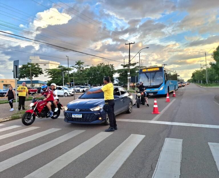Trânsito mais seguro e humano é tema de ação educativa no Espaço Alternativo, em Porto Velho
