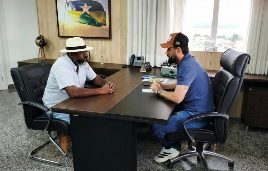 Deputado Nim Barroso recebe vereador Buiu de Urupá em agenda por recursos para o município