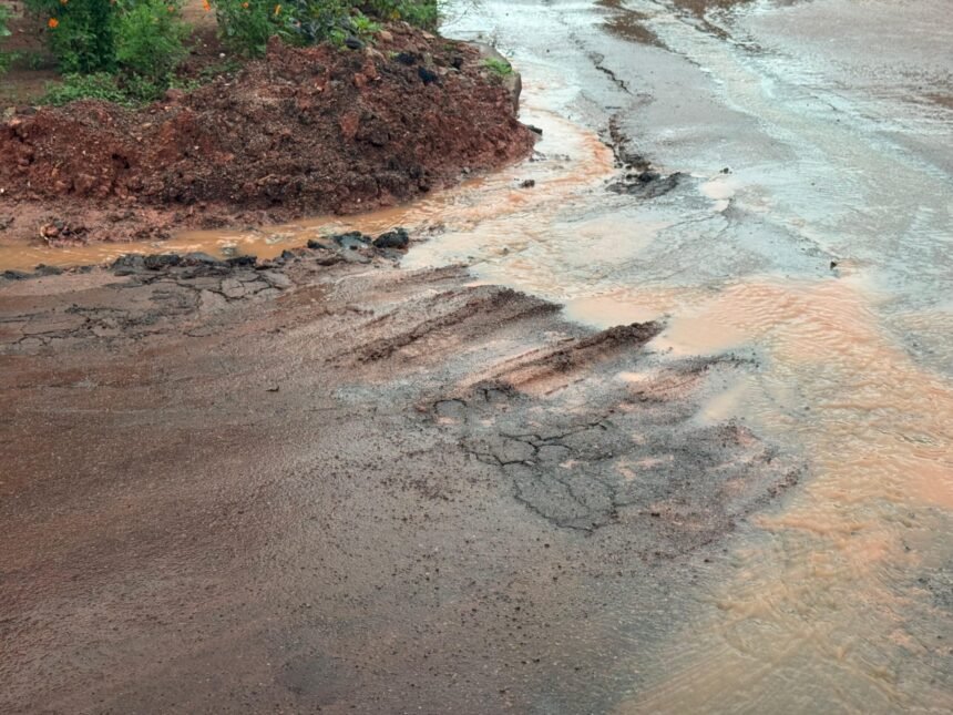 Água compromete via recém-asfaltada e vereador Edimilson Dourado solicita tubo armco