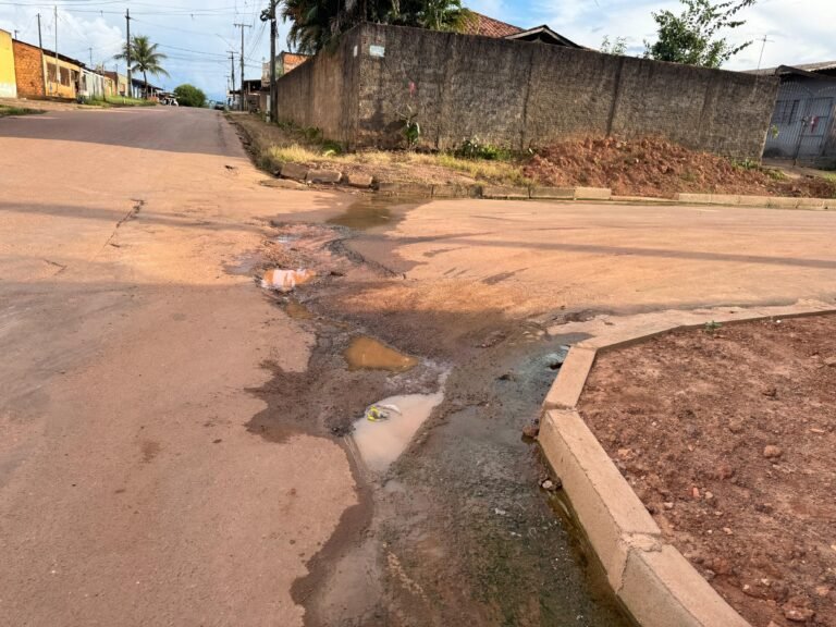 Água compromete via recém-asfaltada e vereador Edimilson Dourado solicita tubo armco