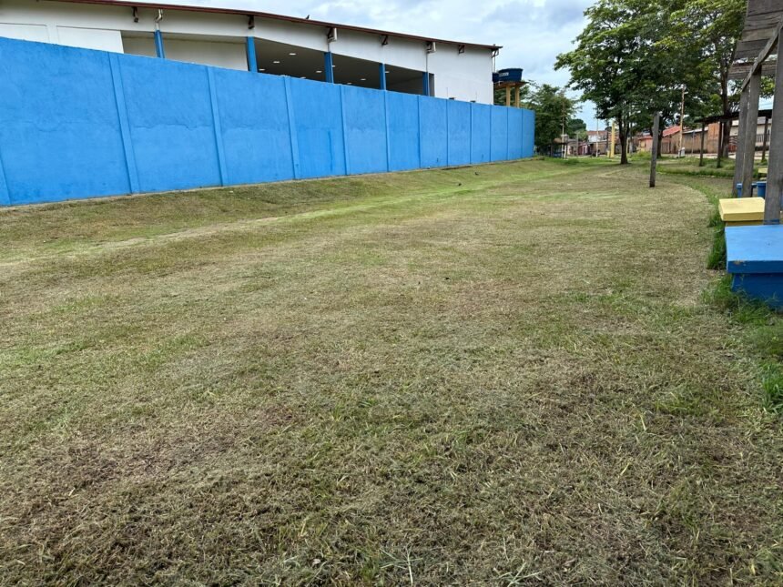 Praça do Caladinho recebe limpeza e nova iluminação em LED a pedido do vereador Edimilson Dourado