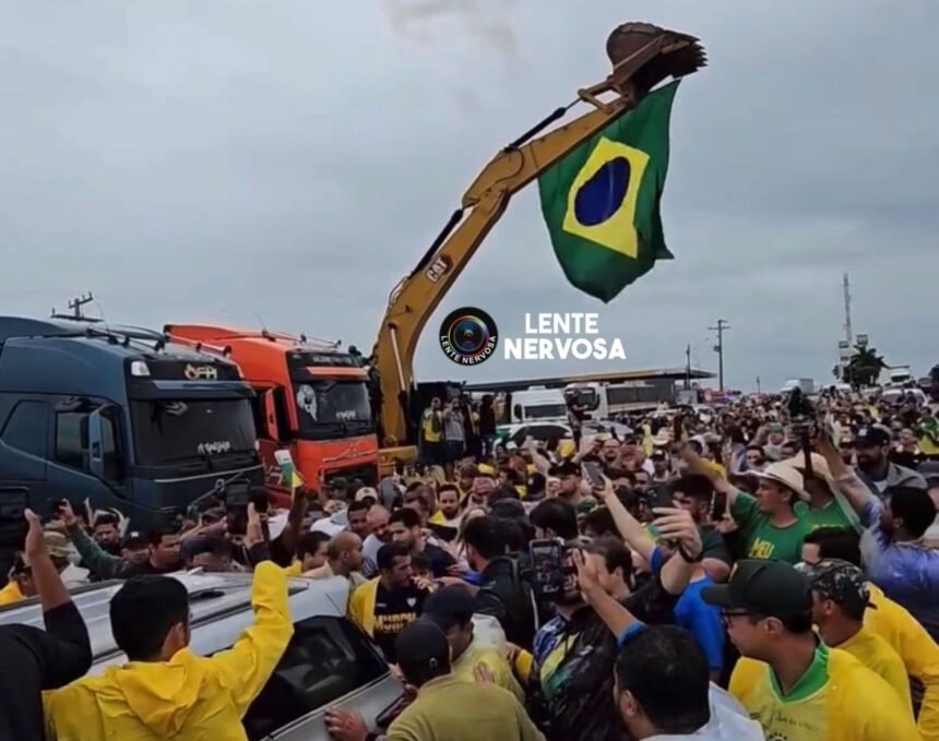 Deputado de Rondônia é afastado por agente da Polícia Federal ao tentar se aproximar de Nikolas Ferreira durante caminhada - VEJA O VÍDEO