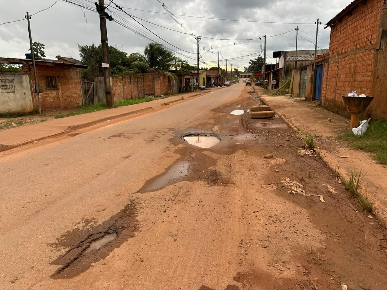 Edimilson Dourado cobra serviços de limpeza e recuperação de via pública na zona leste