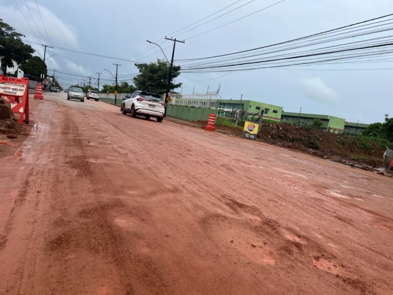 Obra emergencial altera pavimento na Avenida Calama