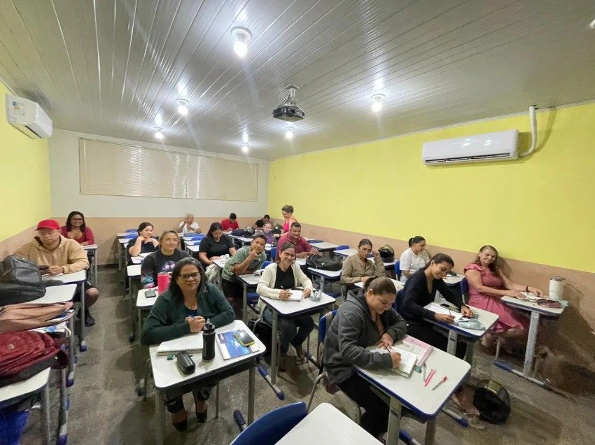 Matrículas na modalidade Educação de Jovens e Adultos estão disponíveis até dia 28 de fevereiro