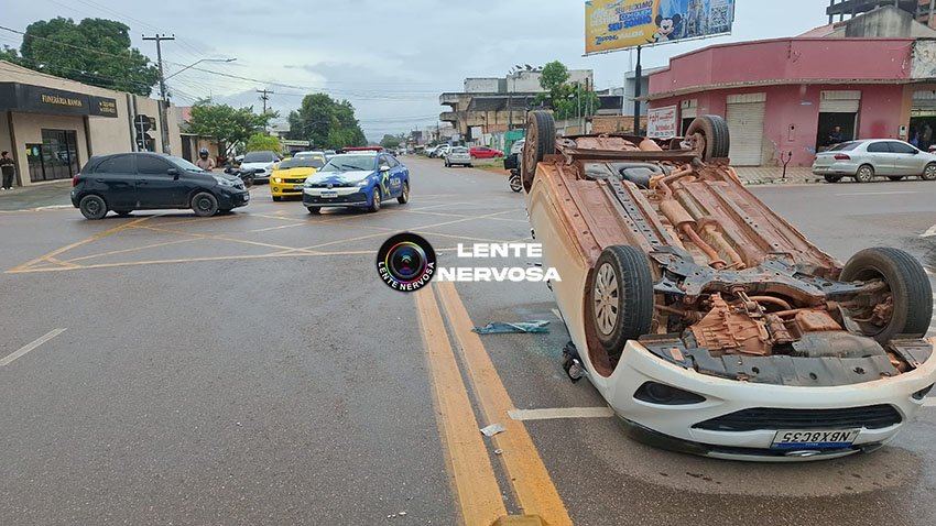 Motorista invade preferencial e fica ferida em colisão no centro de Porto Velho - VÍDEO