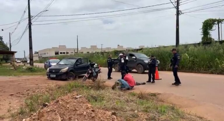 Motociclista idoso sofre fratura exposta após colisão com picape no Bairro Lagoa