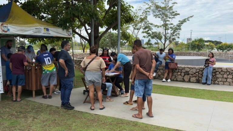 Adoção de cães e gatos é sucesso em feira realizada pela prefeitura