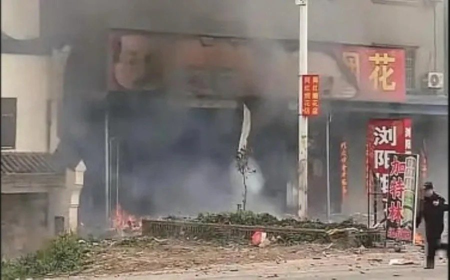 Explosão em loja de fogos de artifício deixa 12 mortos na China