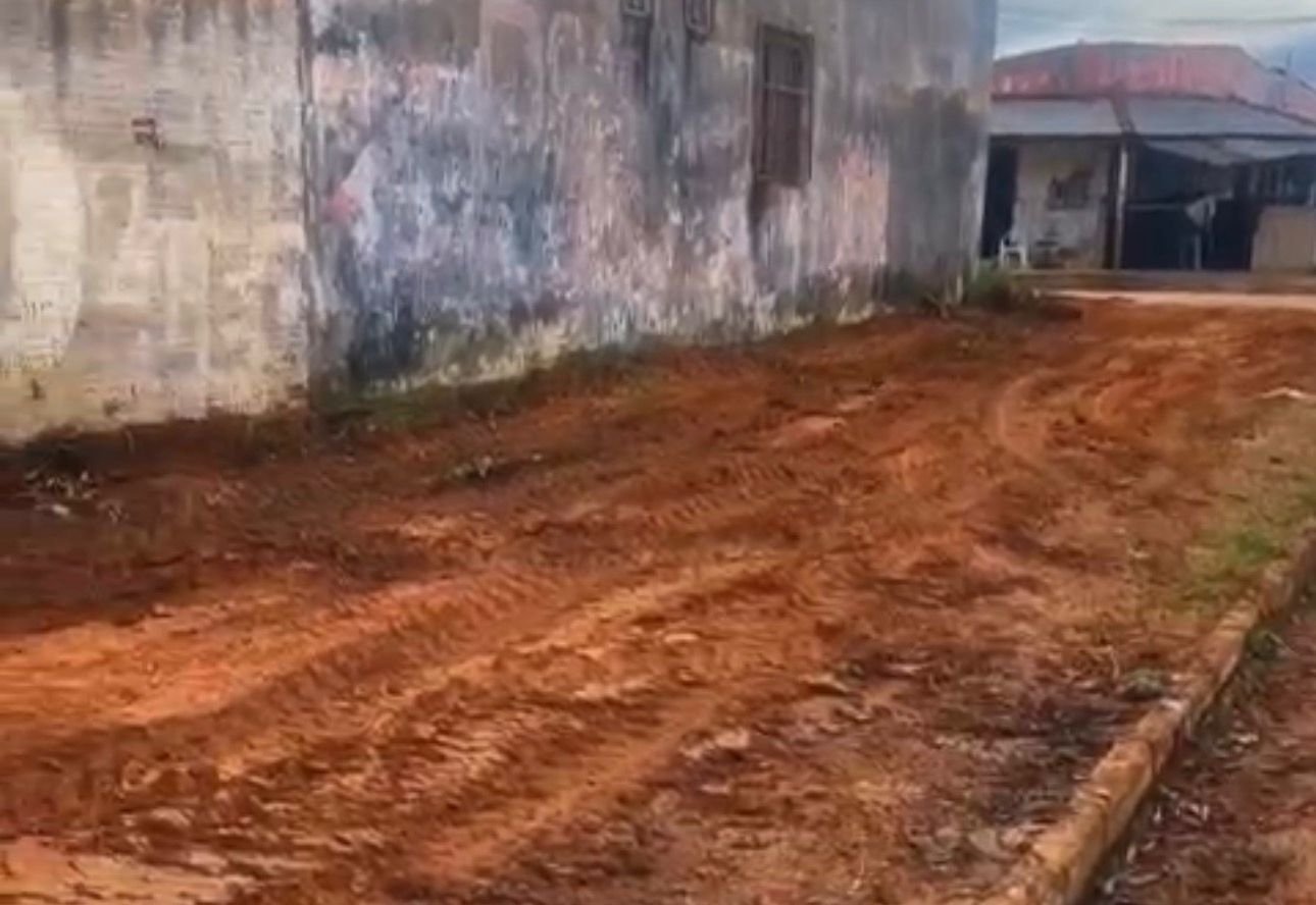 Parceria entre vereador Edimilson Dourado e Seinfra garante limpeza em ponto crítico do Caladinho 1 Parceria entre vereador Edimilson Dourado e Seinfra garante limpeza em ponto crítico do Caladinho