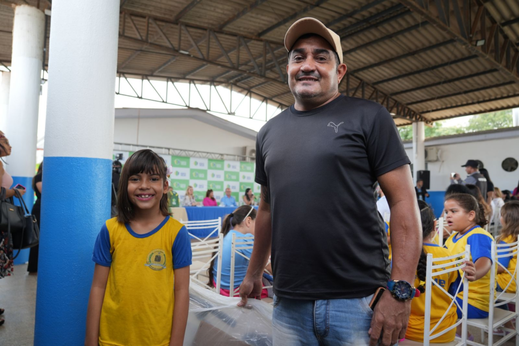 Novos uniformes, mais profissionais e premiação marcam volta às aulas