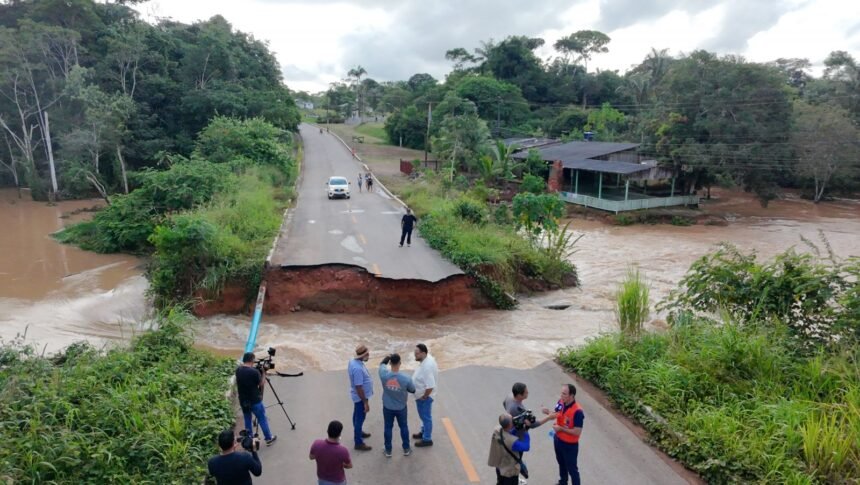 Acesso alternativo é feito na estrada de Santo Antônio pela Prefeitura 1 Acesso alternativo é feito na estrada de Santo Antônio pela Prefeitura