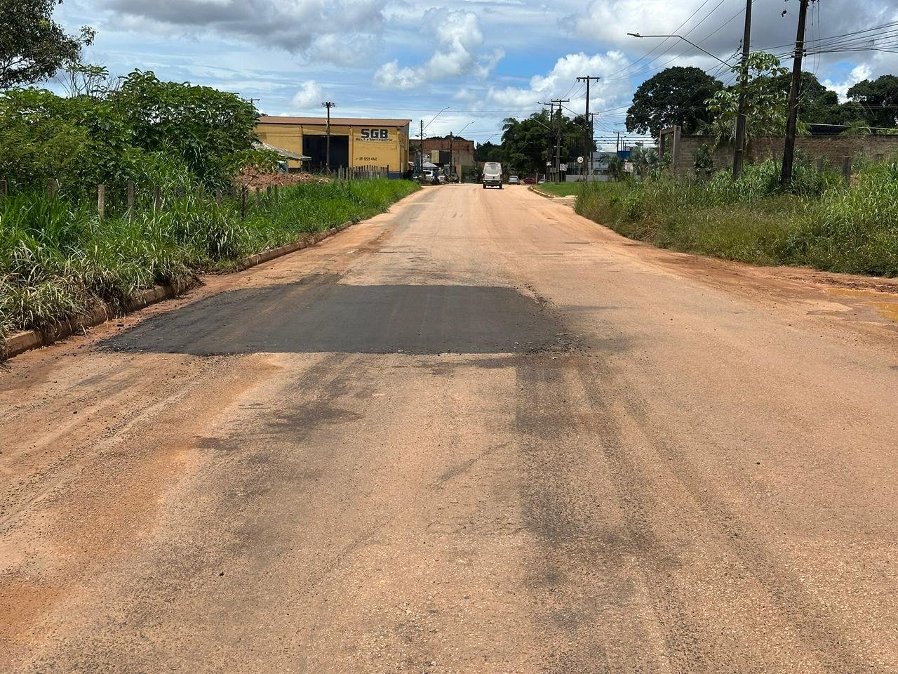 Pedido do vereador Edimilson Dourado é atendido e SEINFRA realiza tapa-buracos no bairro Aeroclube