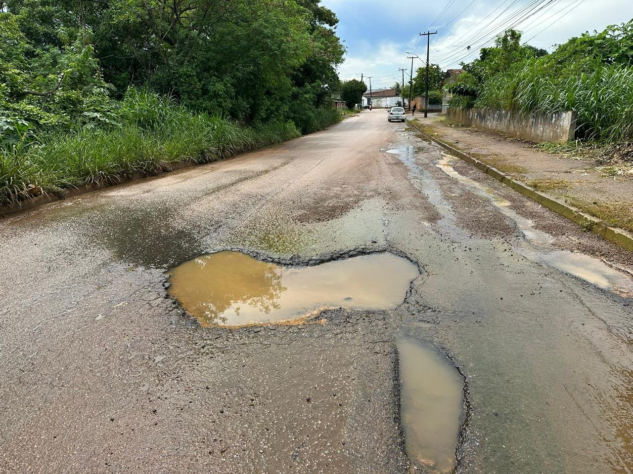 Pedido do vereador Edimilson Dourado é atendido e SEINFRA realiza tapa-buracos no bairro Aeroclube