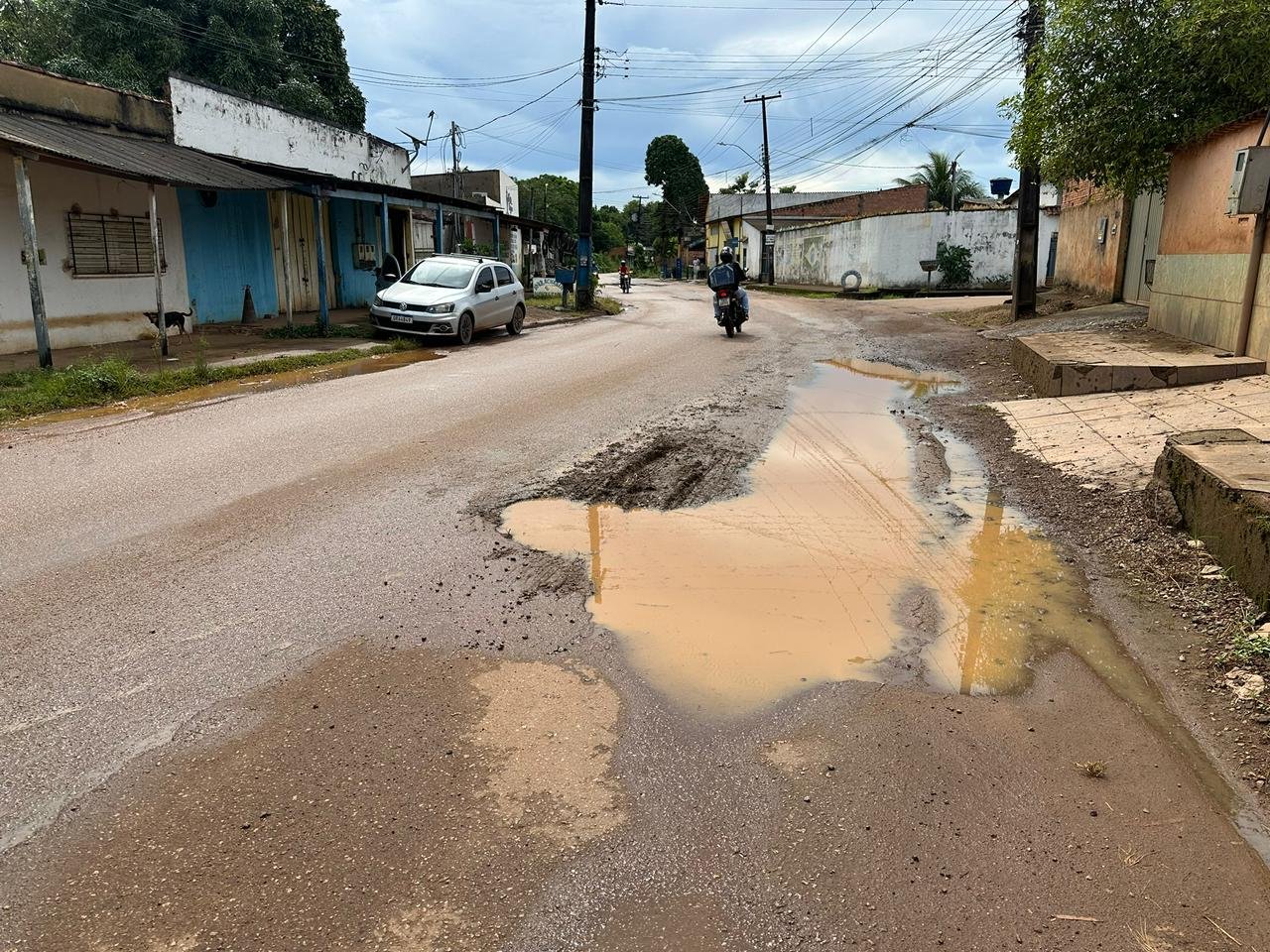 Pedido do vereador Edimilson Dourado é atendido e SEINFRA realiza tapa-buracos no bairro Aeroclube