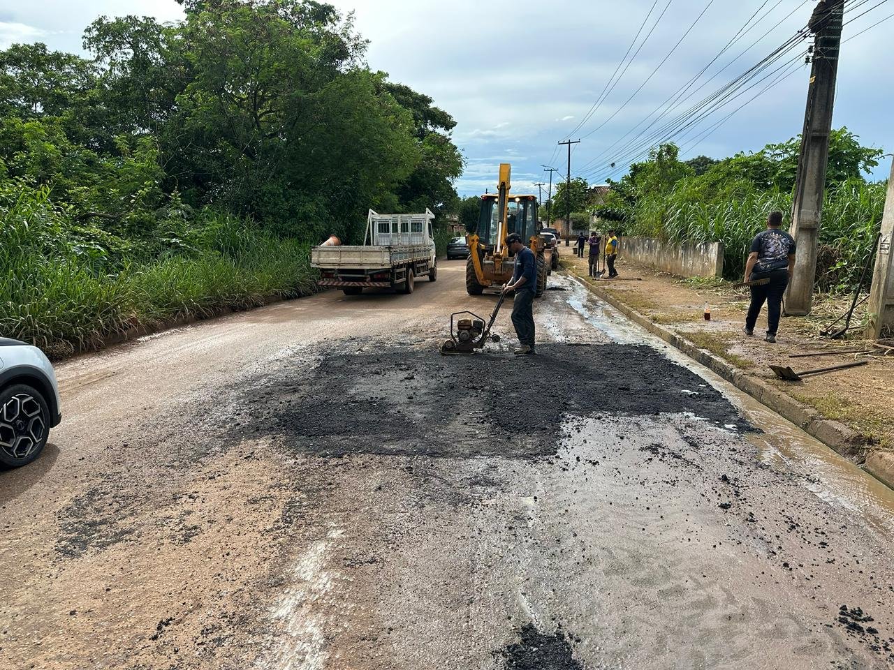 Pedido do vereador Edimilson Dourado é atendido e SEINFRA realiza tapa-buracos no bairro Aeroclube