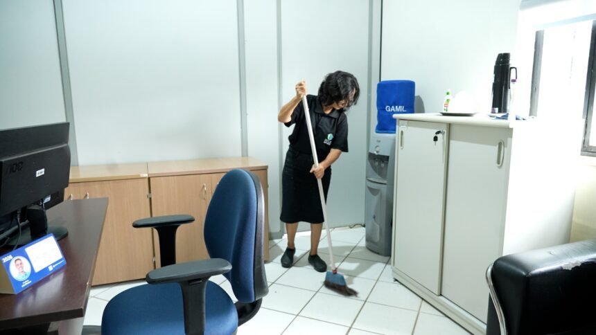 Município reconhece o trabalho de zeladores e auxiliares de serviços gerais