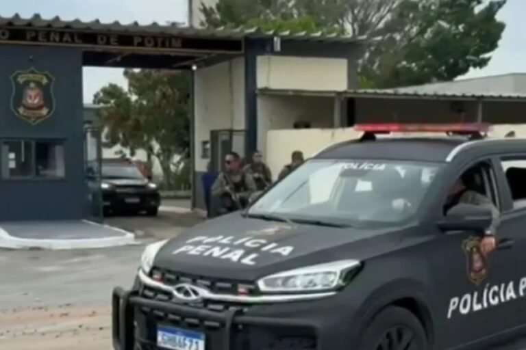 Vorcaro embarca em avião da PF rumo a Brasília, onde ficará preso