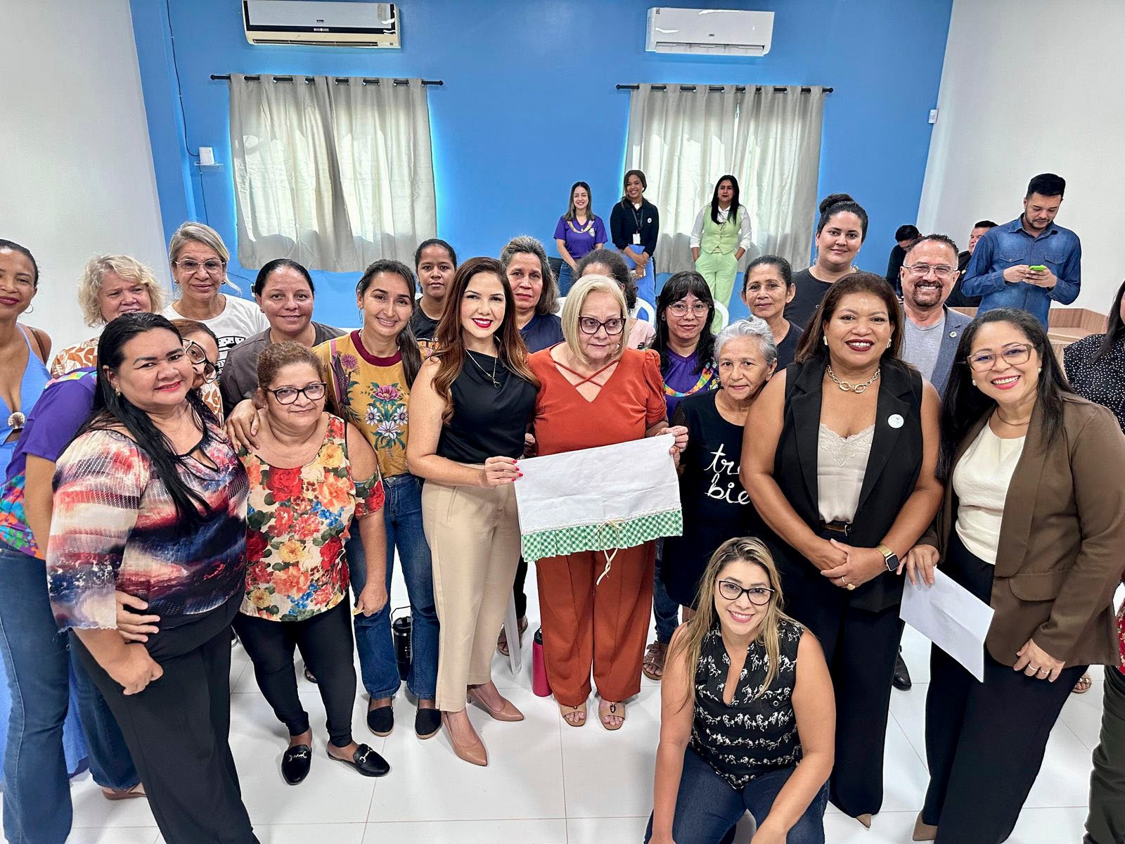 cris3 Deputada Cristiane Lopes entrega Laboratório de Corte e Costura e LABATIVA para fortalecer inclusão de famílias atípicas em Porto Velho