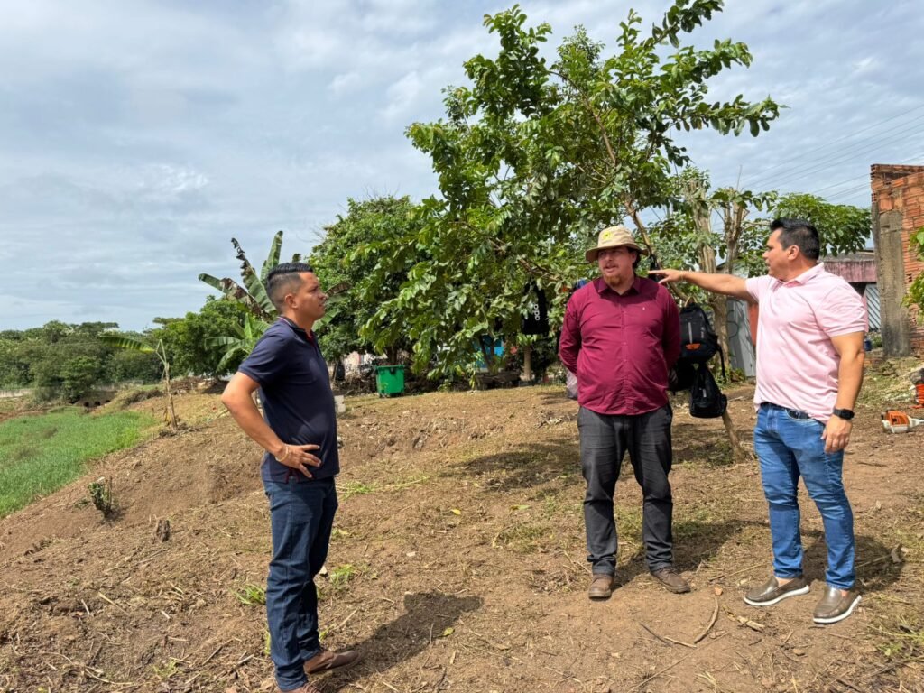 Após solicitação de Edimilson Dourado, canal no Castanheiras recebe limpeza histórica 3 Após solicitação de Edimilson Dourado, canal no Castanheiras recebe limpeza histórica