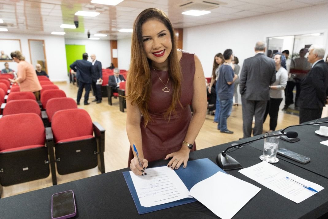Deputada federal Cristiane Lopes defende mais mulheres na política durante evento do TRE-RO