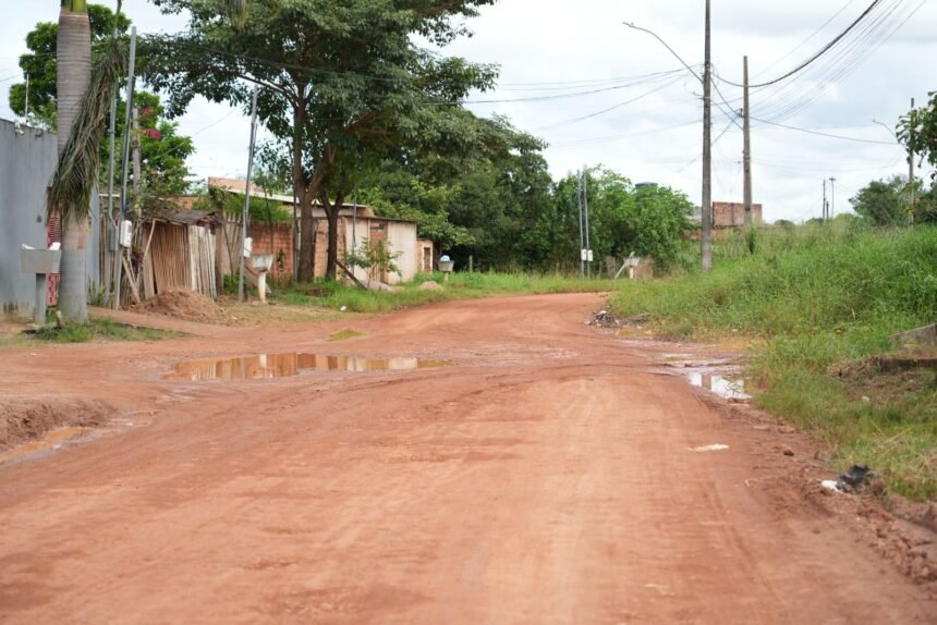 Ordem de serviço é assinada para pavimentação em via do bairro Três Marias