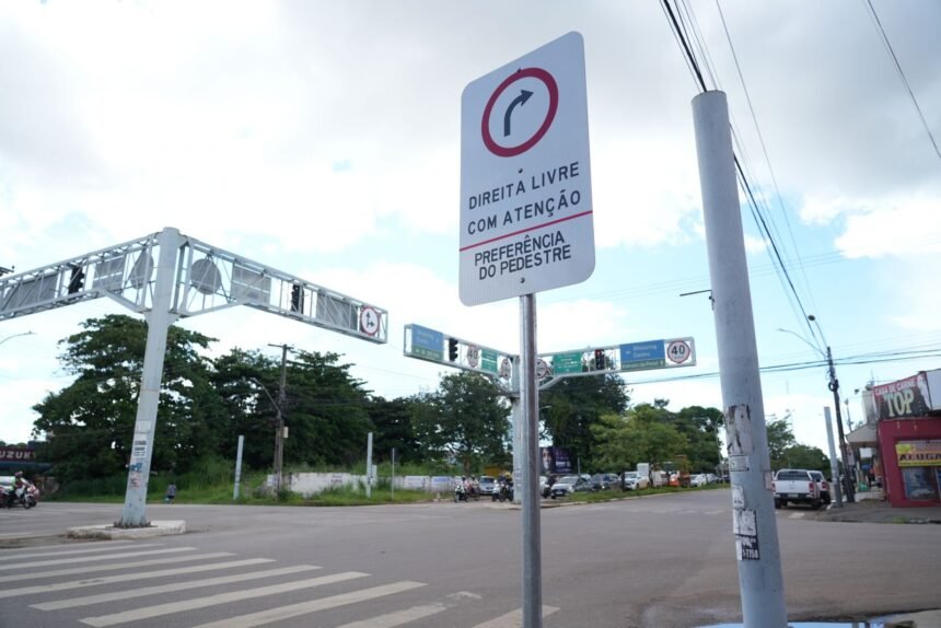 Prefeitura orienta sobre “Direita Livre” em cruzamentos na capital