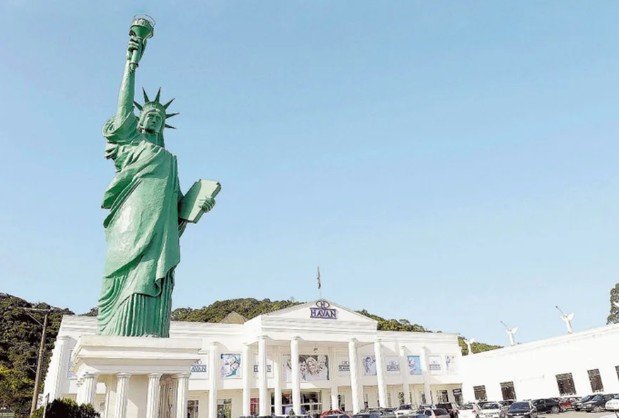 Estátua da Havan: MP pede R$ 500 mil em indenização por danos morais