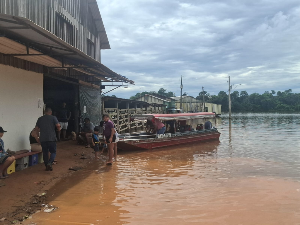 Rio Madeira passa dos 15 metros e situação de emergência é decretada
