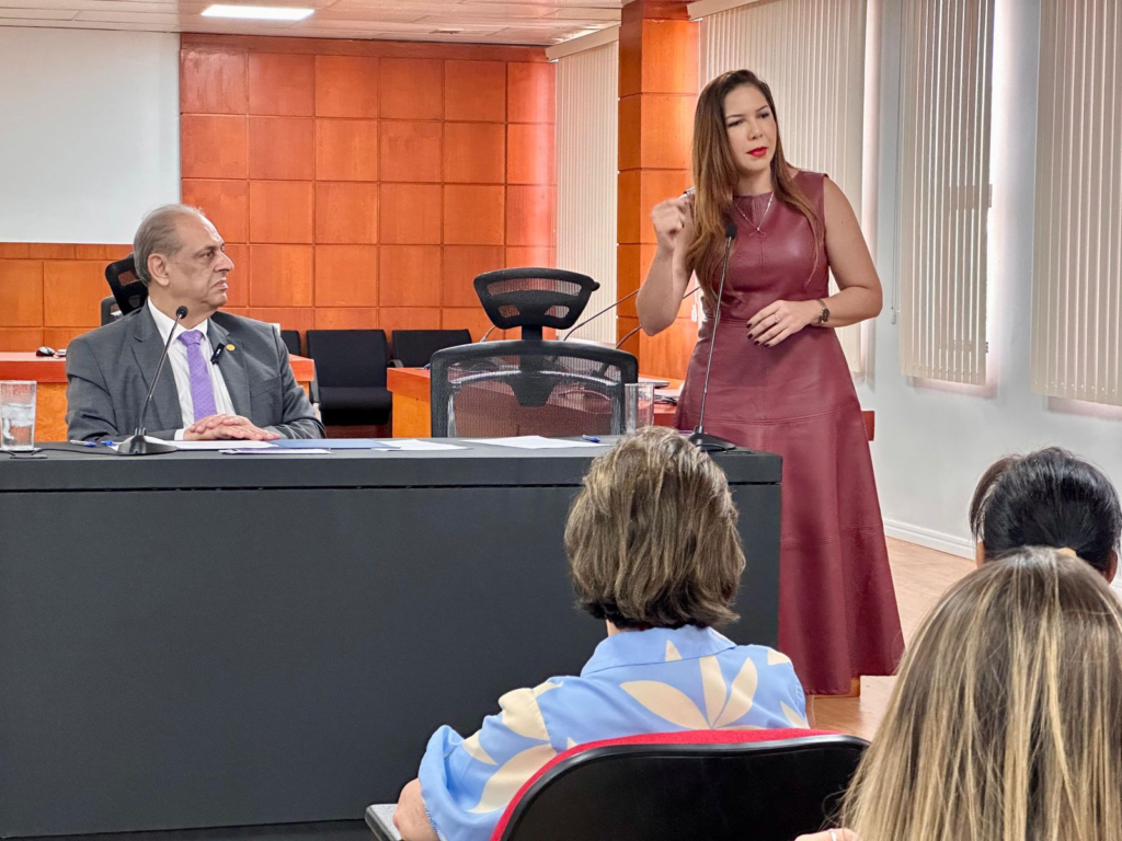 Deputada federal Cristiane Lopes defende mais mulheres na política durante evento do TRE-RO