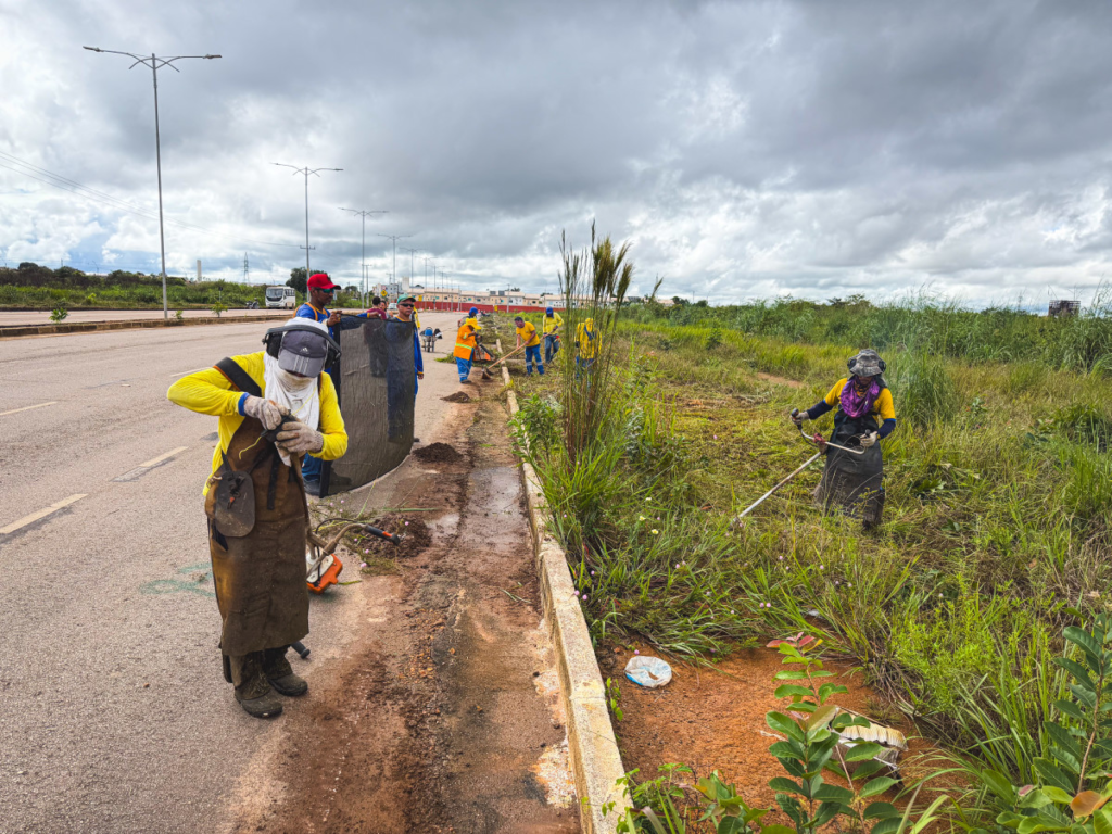 Limpeza urbana avança em três avenidas da capital