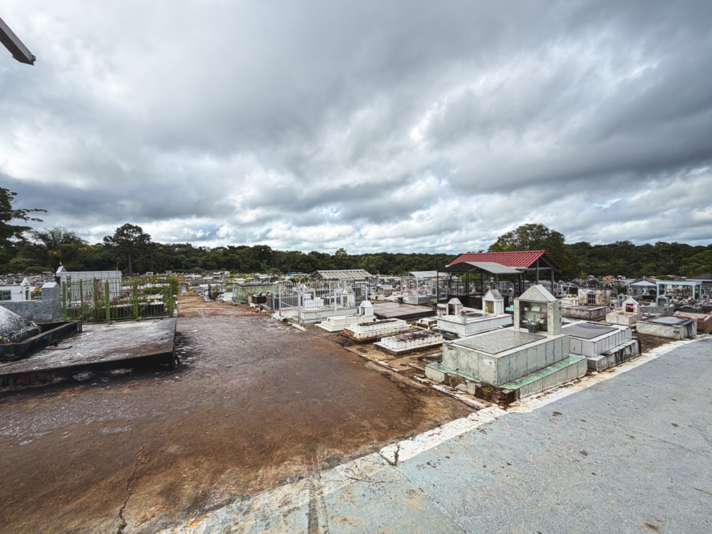 Mutirão prepara cemitérios para receber famílias no Dia das Mães