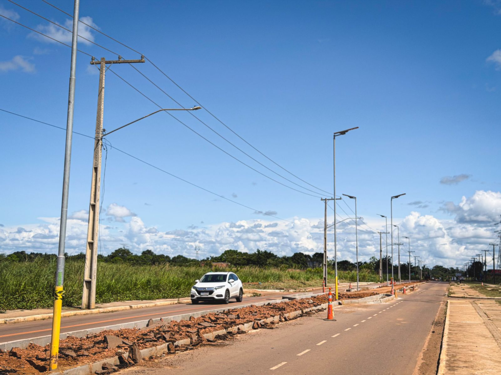 Obra na Estrada dos Periquitos reorganiza trânsito e amplia segurança