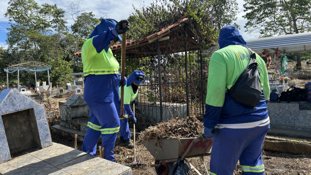 Cemitérios recebem limpeza para homenagens no Dia das Mães