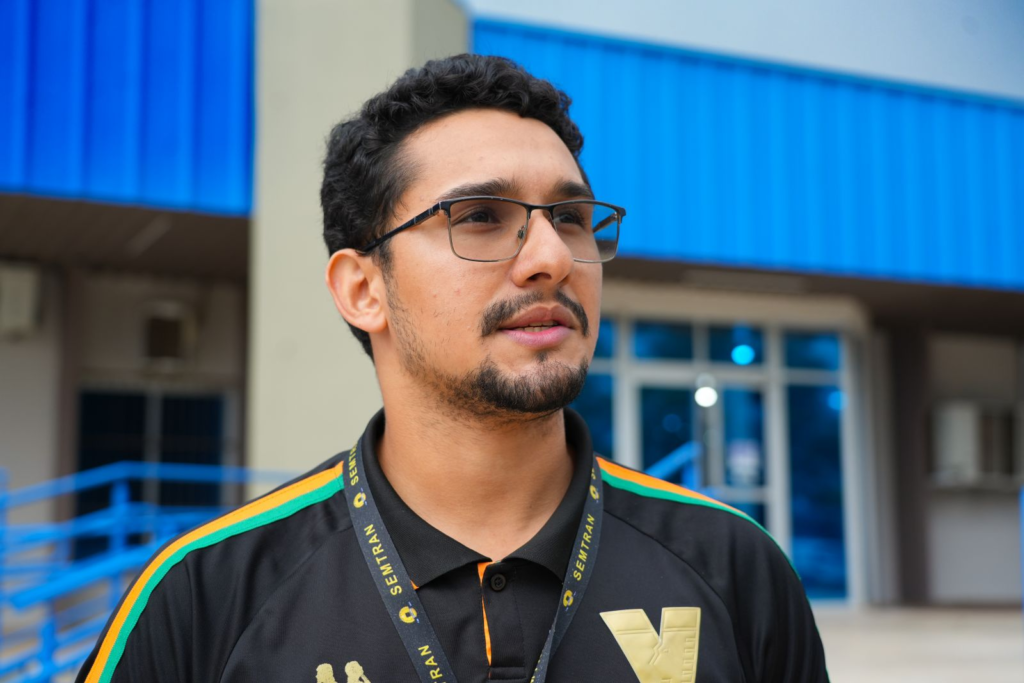 Nova linha de ônibus chega à BR-319 e muda rotina de moradores da zona rural