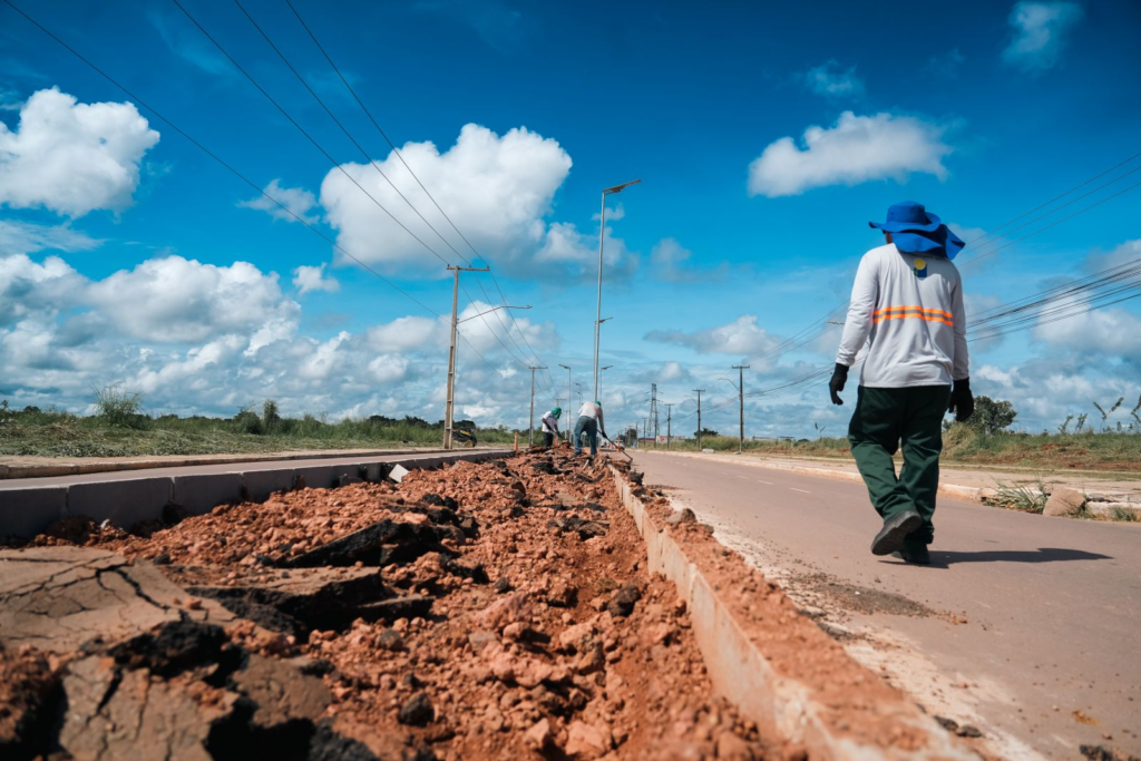 Estrada dos Periquitos enfrenta anos de escuridão e furtos constantes