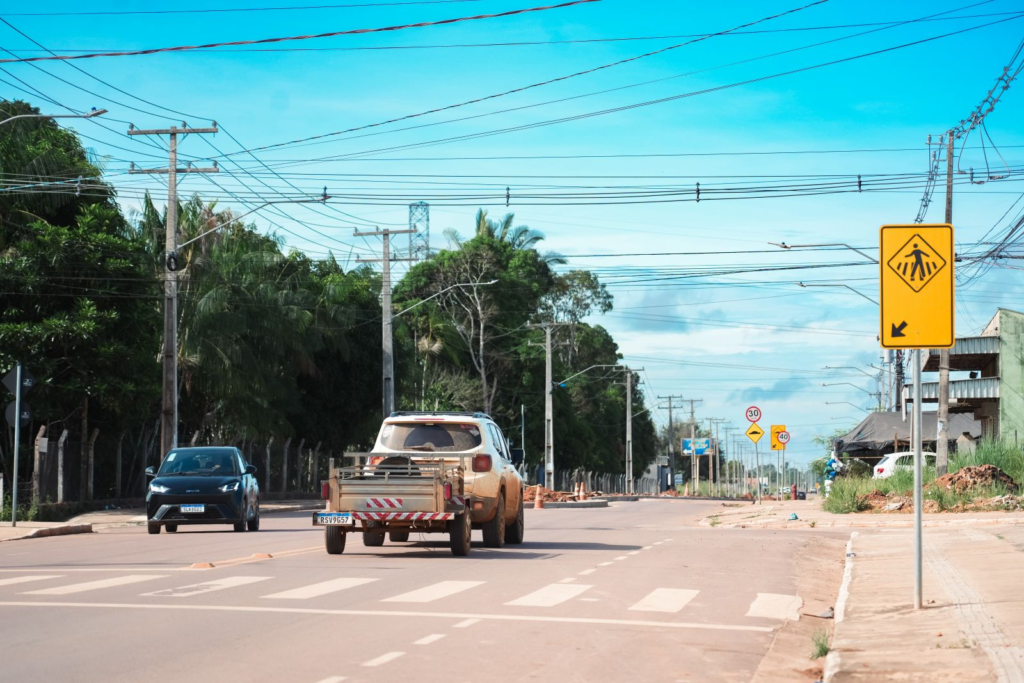 Estrada dos Periquitos enfrenta anos de escuridão e furtos constantes